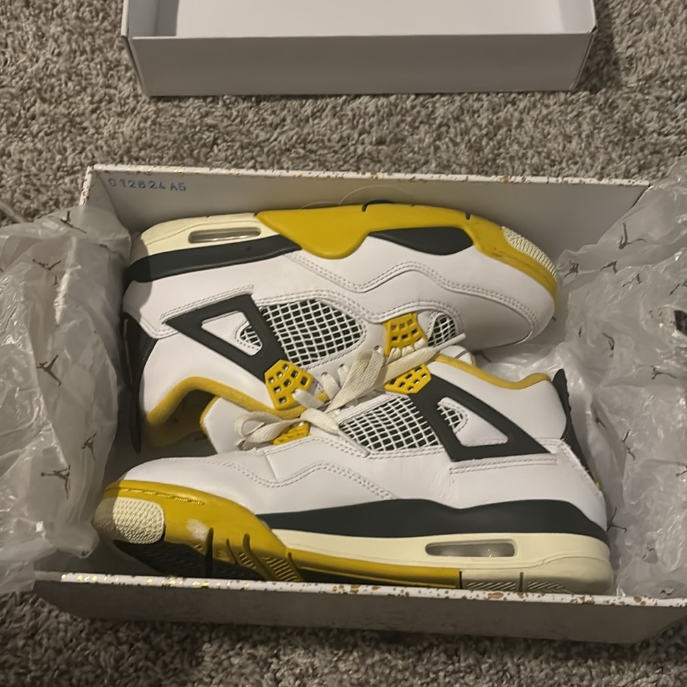 Size 6 Jordan 4 vivid sulfur